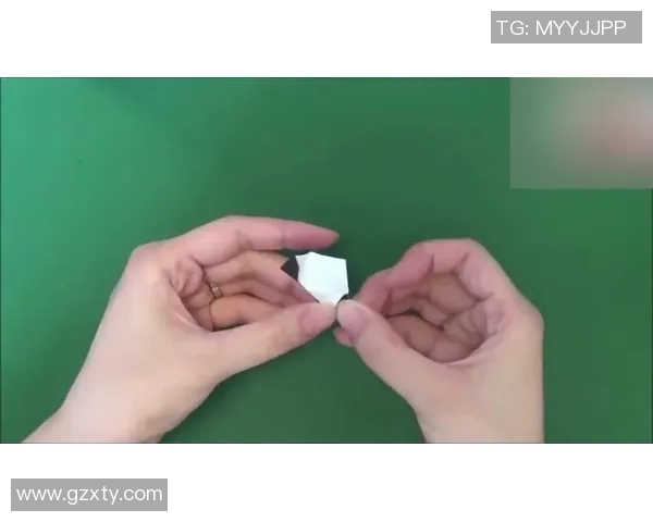 手部足球的魅力与技巧探讨如何在比赛中提升你的手部控制能力